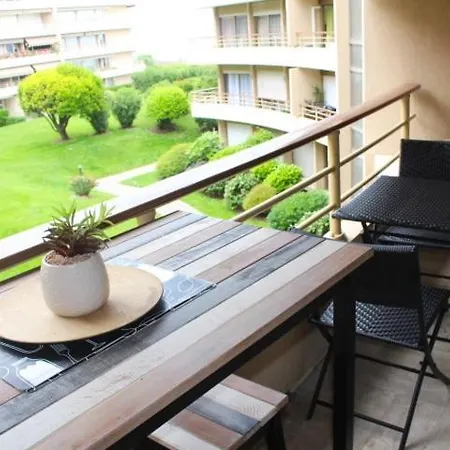 Bord De Apartment